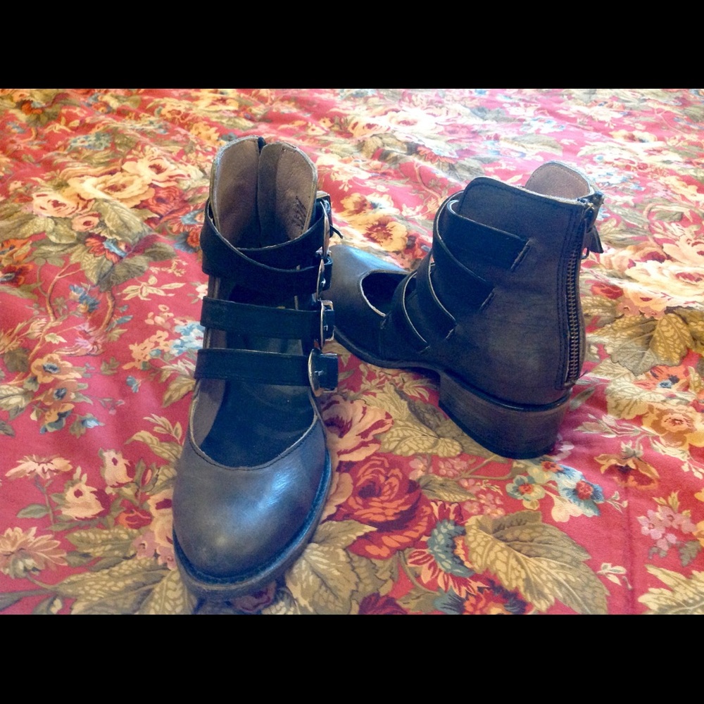 ❌. SOLD. ❌. 🔥 Freebird Shoes 💥 - Picture 2 of 7